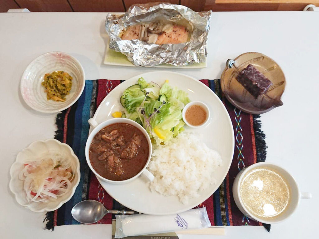 スリランカカレーの定食料理